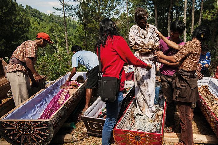 Lipstik 'Passa': Merawat Bibir dengan Sentuhan Magis dari Tanah Toraja